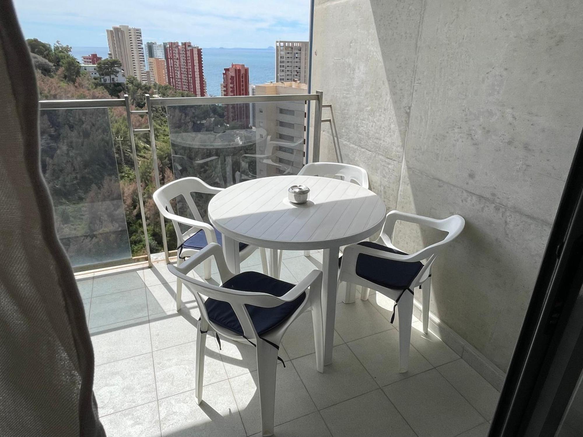 Apartamento Con Vistas Y Bien Ubicado Renovado Benidorm Bagian luar foto