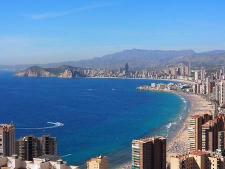 Apartamento Con Vistas Y Bien Ubicado Renovado Benidorm Bagian luar foto